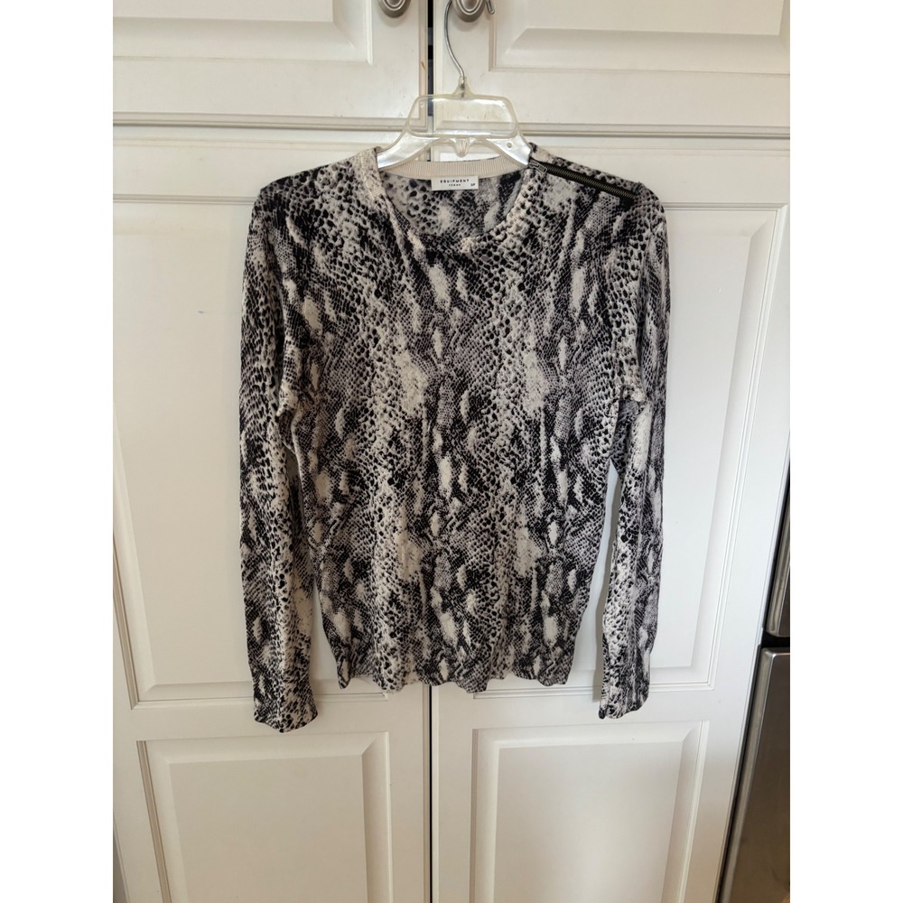 Equipment Femme Silk Cashmere Snakeskin Print Shoulder Zip Sweater Grey Black S